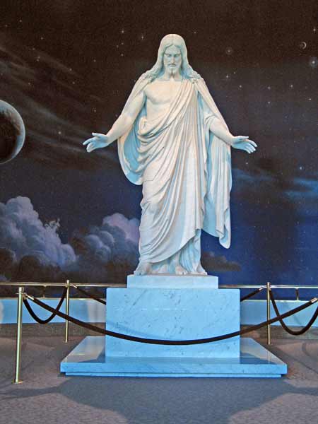 4895-LDS-Statue-Christ-(450)-051006-443p