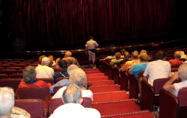 1895-TourGroupsInTheater-071009-819a