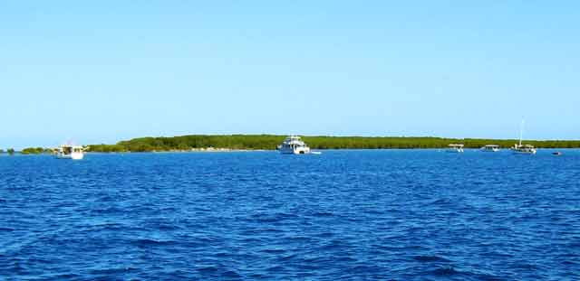 4501-Boats@Anchor@Island-c-071029-350p