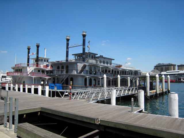 4317-2RiverBoats-071027-1111a