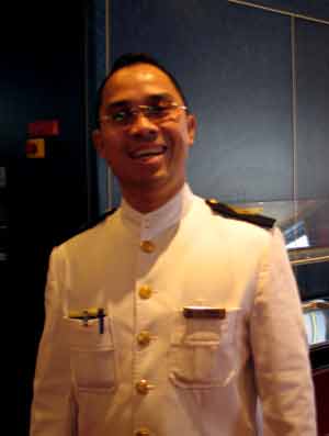 GalleyTourLeader-041305-1035a