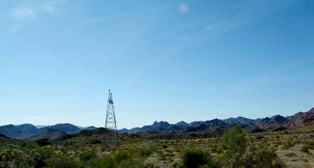 7020-PowerLinesFromDam-060106-446p""