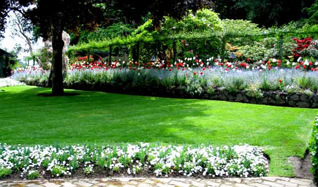 6139-GardenNearEntrance-052306-1237p