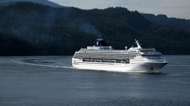 5840-NorwegianSun-TurnCorner-051906-456p