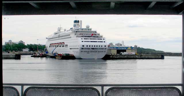 6219-RegalPrincess-052406-1050a