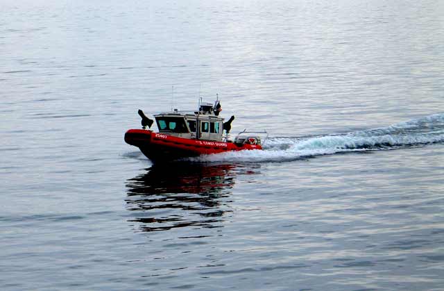 6220-USCoastGuardEscort-052406-1138a
