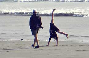 5766-Walker&Cartwheel-03-051806-521p