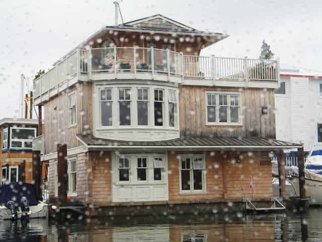 6063-FloatingHouse-052206-505p