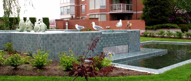 6208-GullsVisitFishFountain-052306-738p