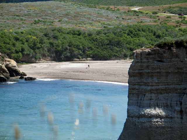 6914-Adult&ChildOnBeach-053106-1111a