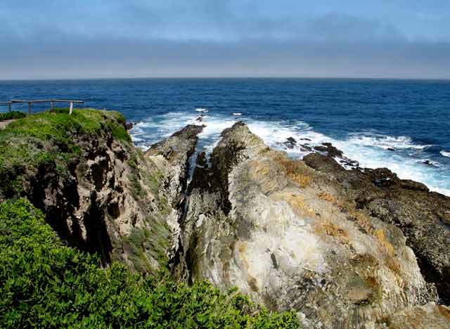 6949-OutCropIntoTheSea-053106-1125a
