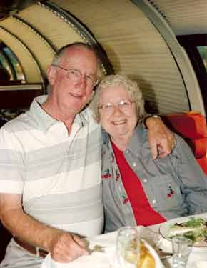 Owen&Pat-OnTrain-052906