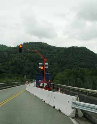 6556-c-KlamathRiver-ConstrutionControlLight-052706-357p