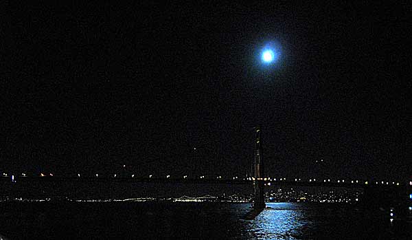 1311-GGB-BB-City-Moon-070925-812p