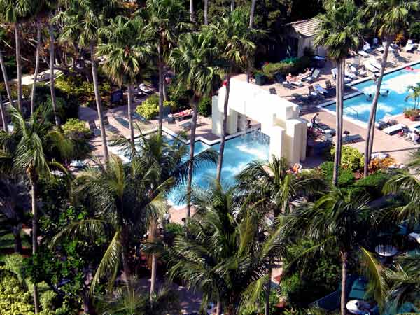 Pool-HyattRegency-Pier66-041005-405p