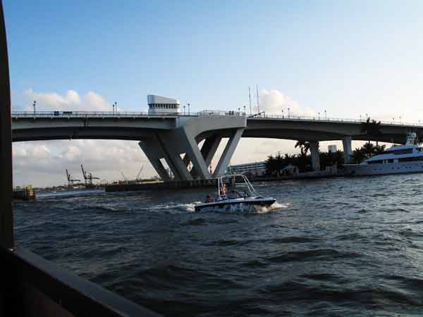 TrafficUnderBridge-041005-656p