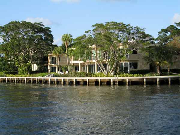 HouseOnWaterway-041005-625p
