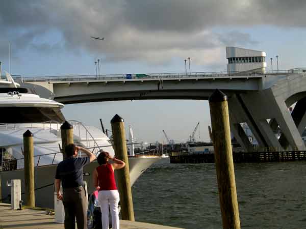 17thStBridgeFromPier66Marina-041005-626p