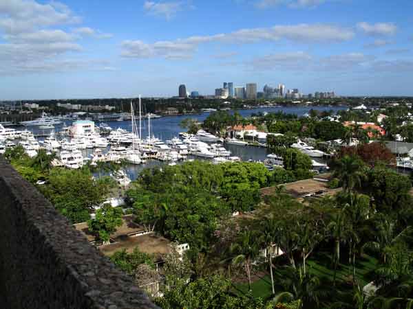 Pier66Marina&FtLauderdaleSkyline-041105-910a