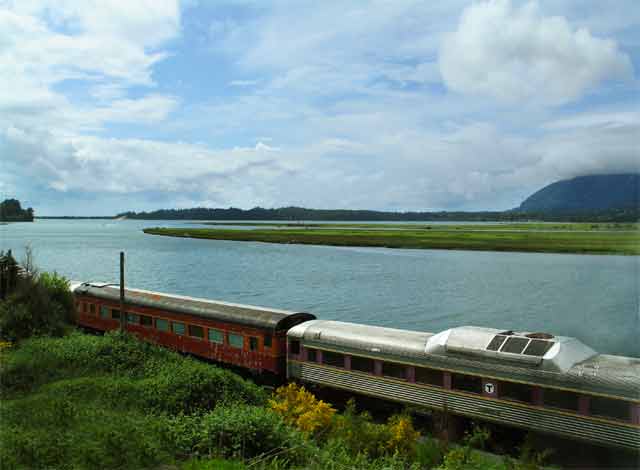 6473-TrainOnBay-052606-351p
