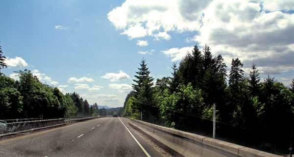 5119-I84-BesideRiver-051206-350p