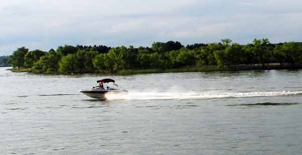 boatGoesFast-c-052905-705p