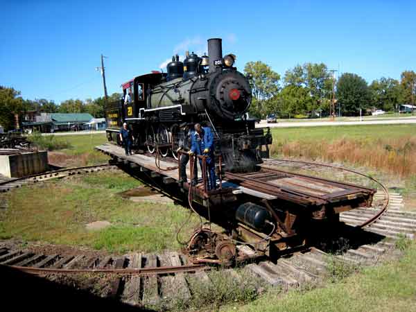 5701-TurntableBeginsToTurn-08-1024-1214p