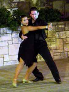 Tango-c-(225)-061905-904p