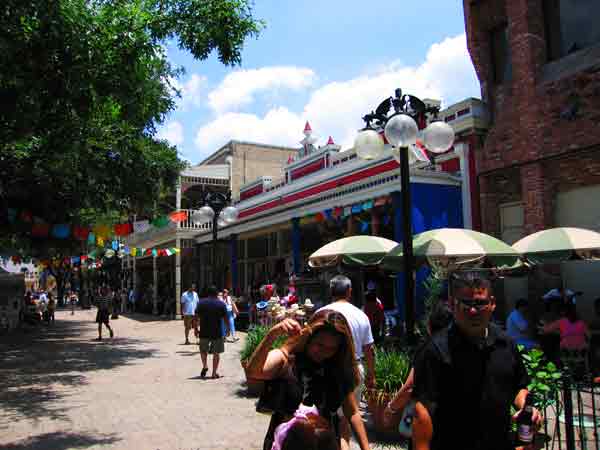 ElMercado-061905-155p