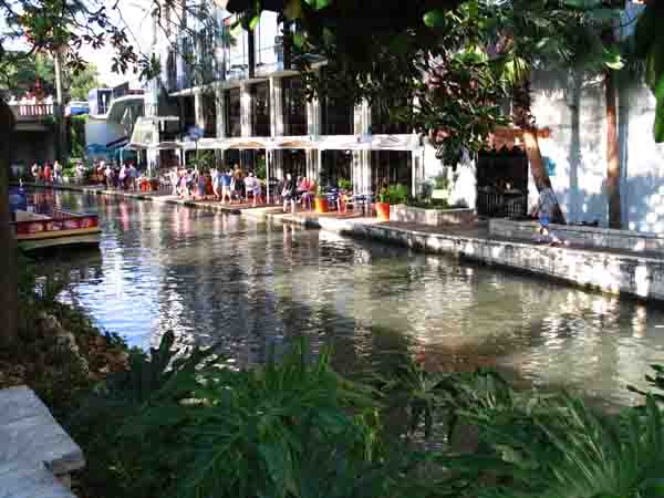RiverCenterMall-061705-637p