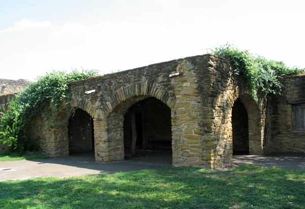 Entry-ArmyQuarters-061905-1043a