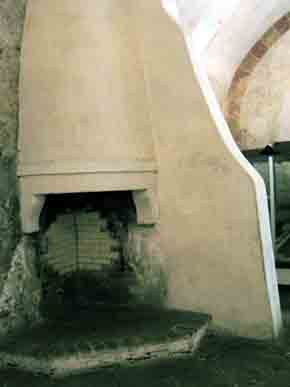 Interior-ArmyQuarters-061905-1057a