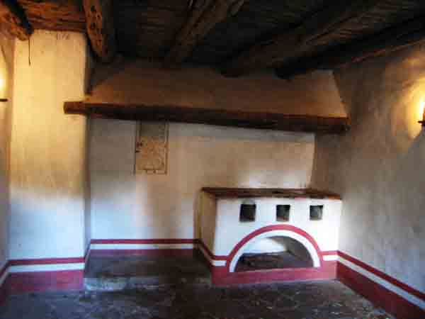 Interior-ArmyQuarters-061905-1059a