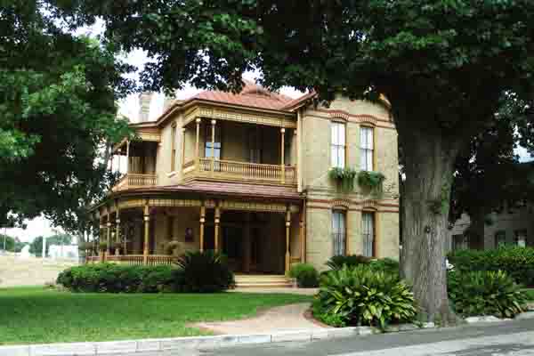 KingWilliamVictorian-061905-1129a