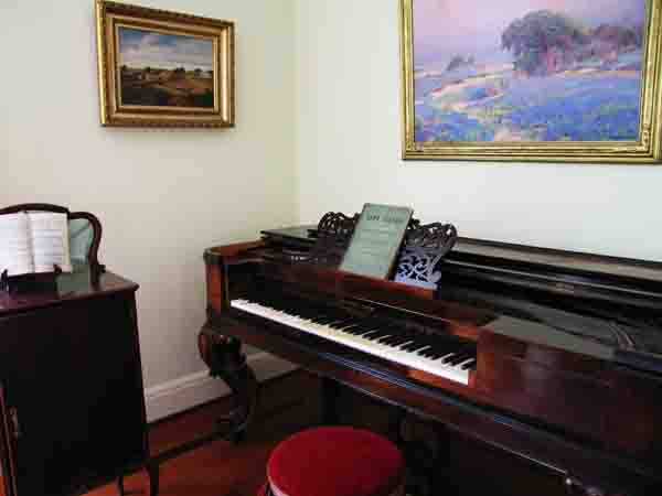 GuentherPiano-061905-1153a