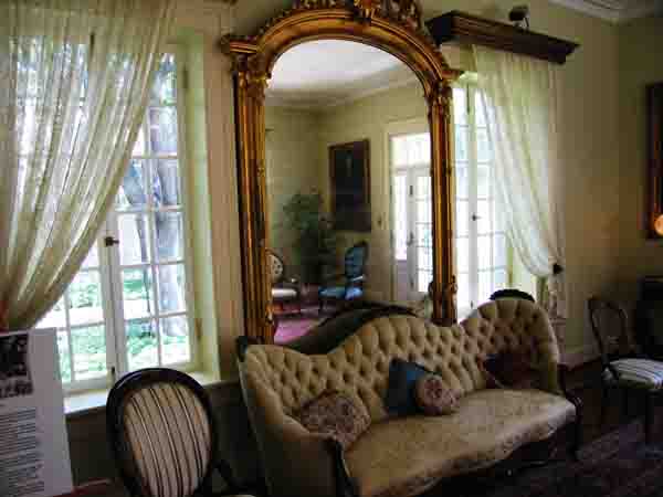 FrenchFurniture-061905-1153a