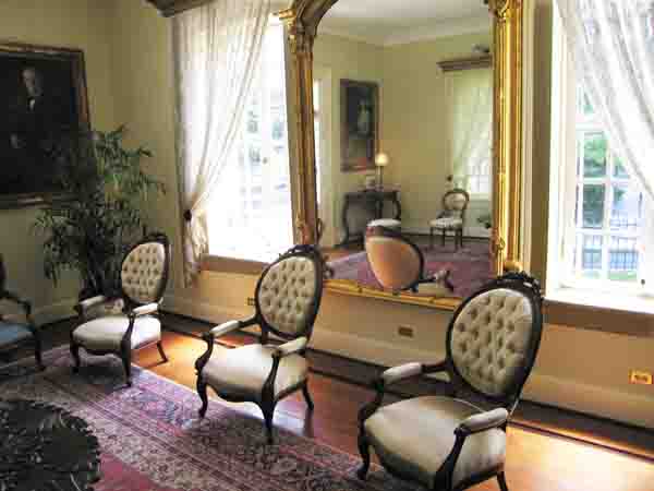 FrenchFurniture-061905-1153a