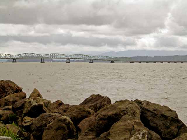 6422-ColumbiaRiver-052606-1154a