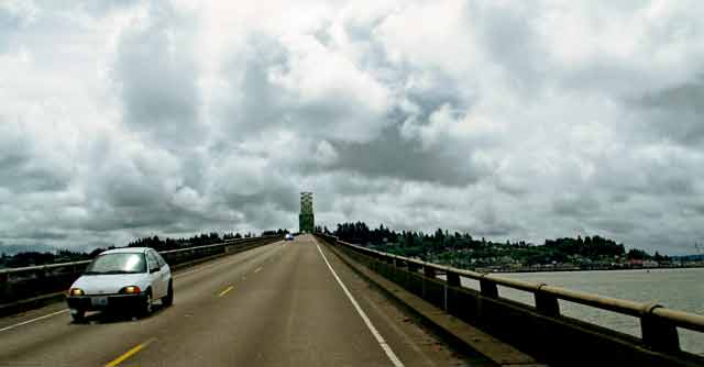 6425-CrossingColumbiaRiver-052606-1200p