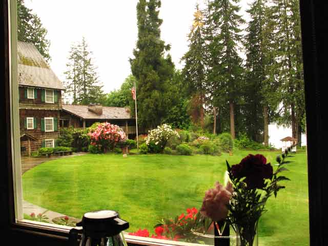 6317-DiningRoomWindow-052506-1023a