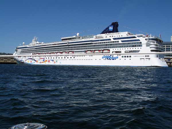 5295-NorwegianStar-051406-341p