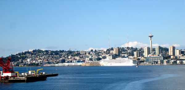 1059-SeattleWaterfront-NCLship-070923-345p