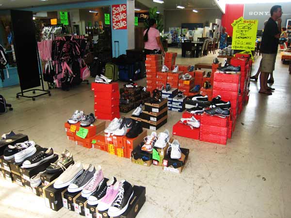 1975-Shopping-071009-1201p